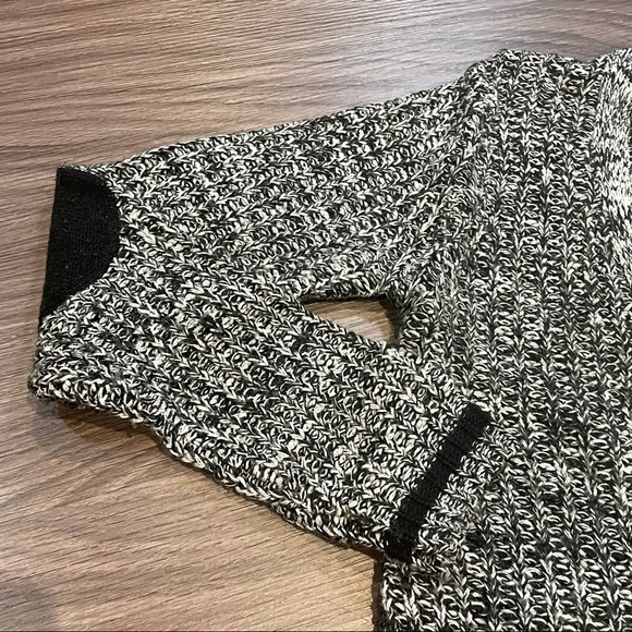 Small Oversized Button Up Cardigan | Streetwear - Picture 4 of 5